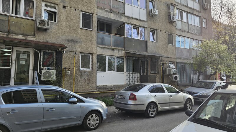 Piata Delfinului, Mega Mall, Chisinau, Dobrina,